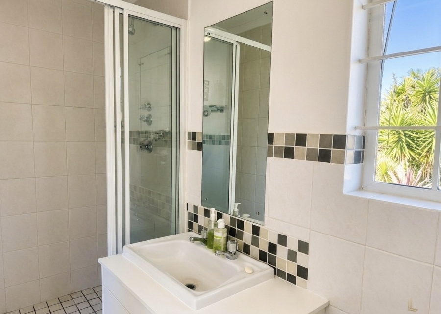 To Let 4 Bedroom Property for Rent in Sunningdale Western Cape